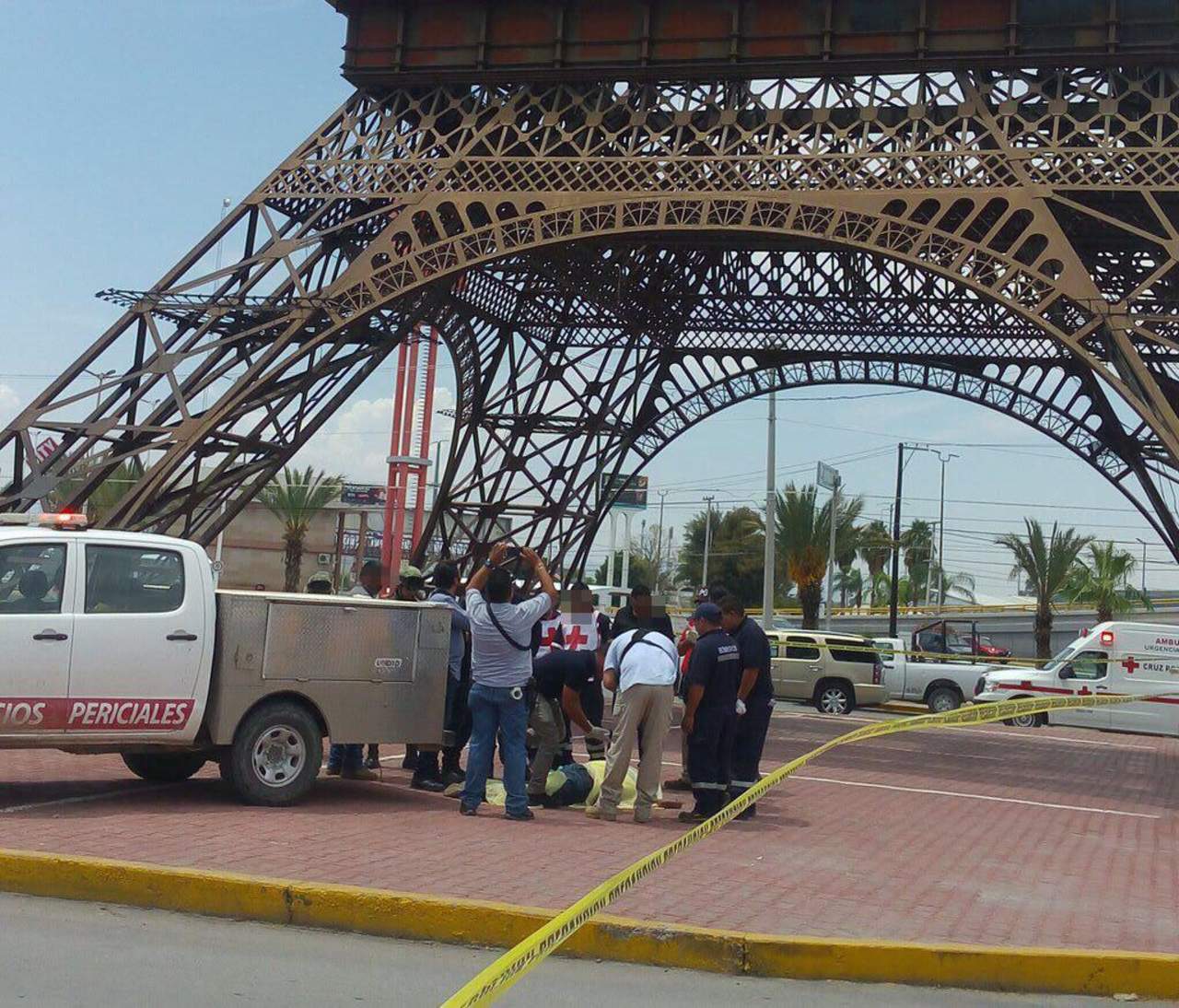 Se suicida hombre en la Torre Eiffel de Gómez Palacio. Noticias en tiempo real