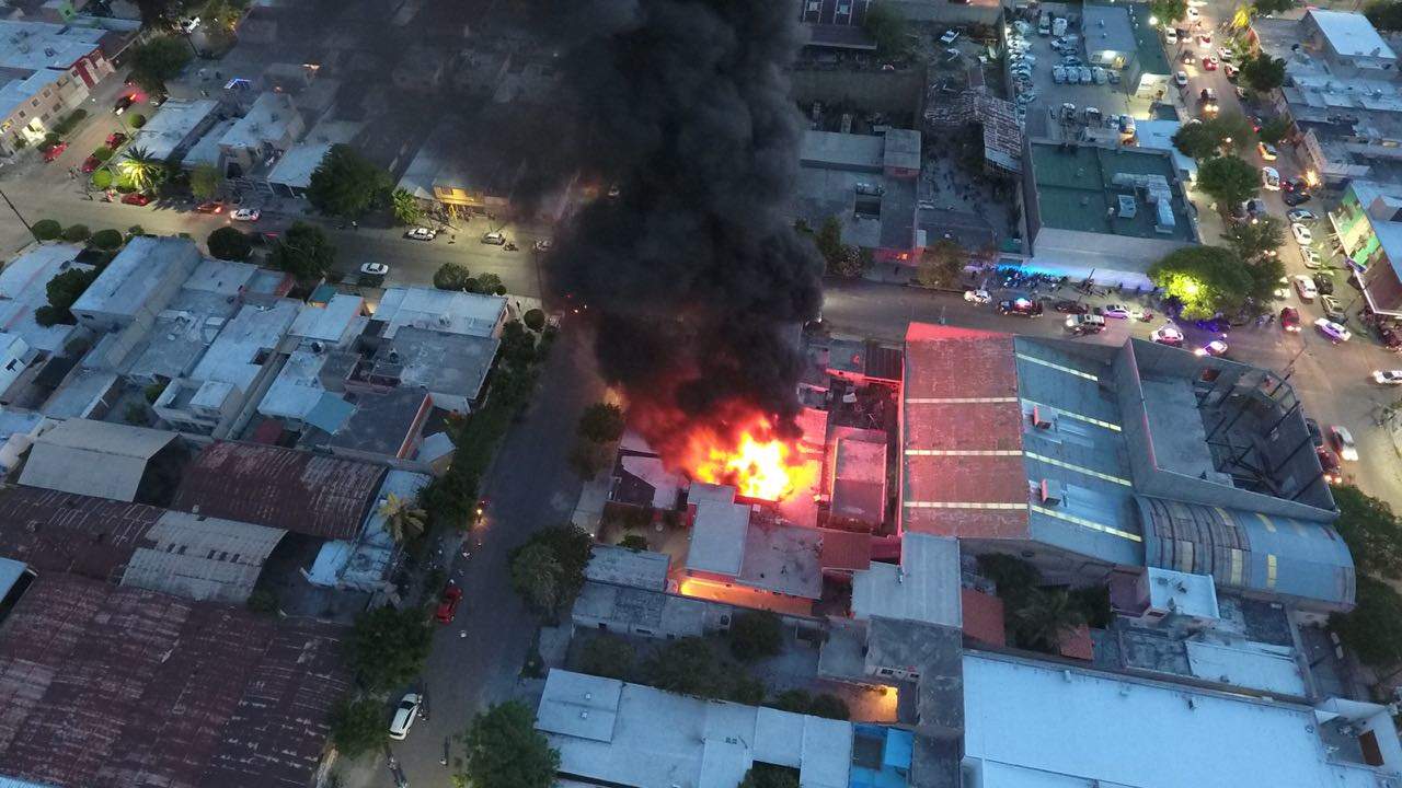 Incendio consume taller de camiones en Gómez Palacio. Noticias en tiempo real