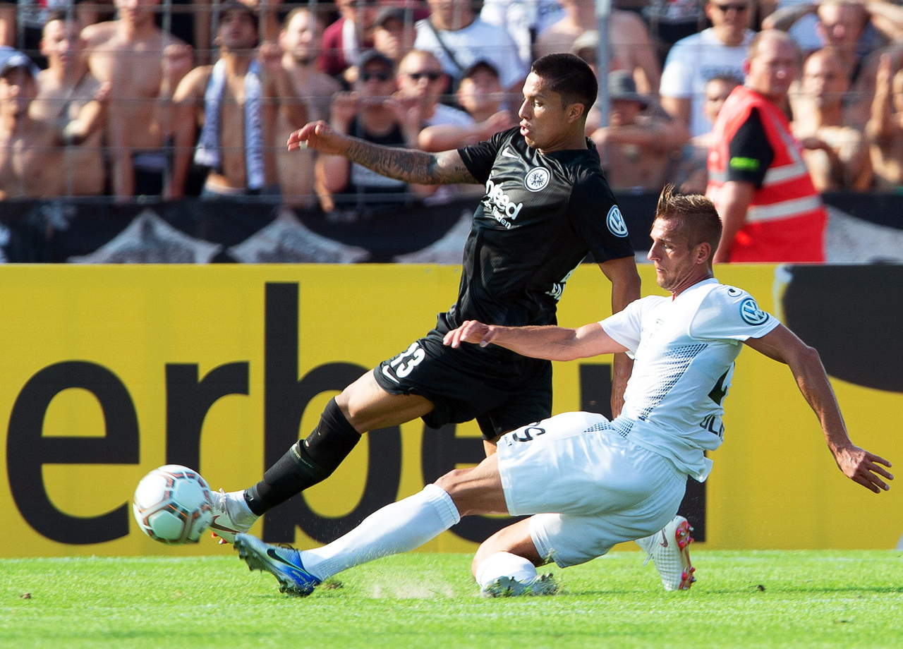 Mal debut para Eintracht Frankfurt y Salcedo en Copa Alemana. Noticias en tiempo real