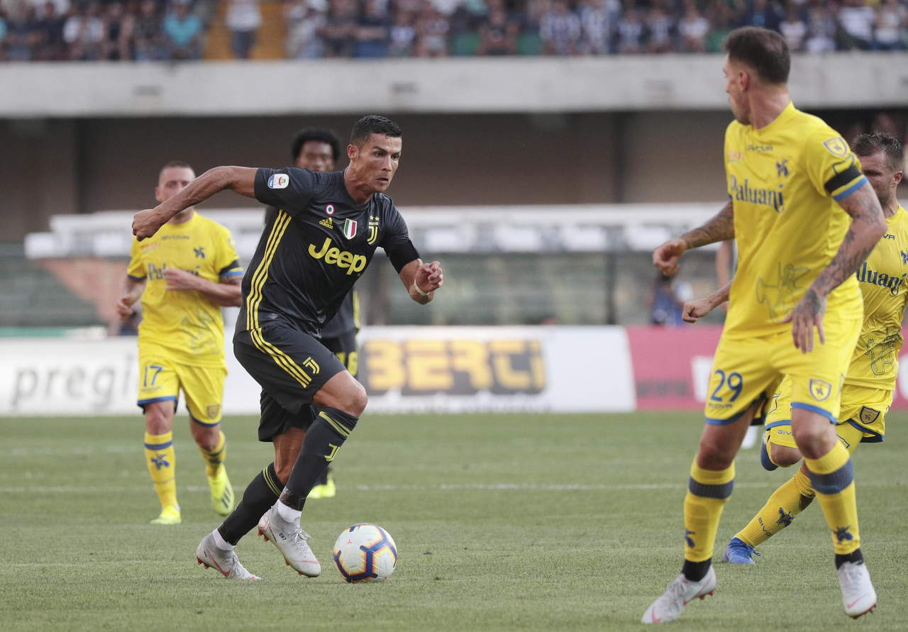Juventus triunfa en Verona en debut de Cristiano en la Serie A. Noticias en tiempo real