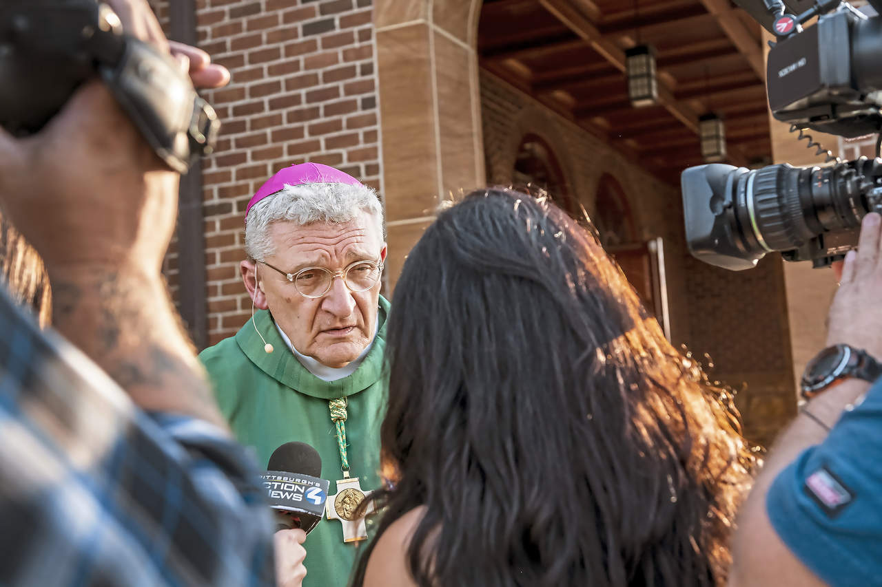 No renunciará obispo de Pensilvania tras reportes de abuso. Noticias en tiempo real