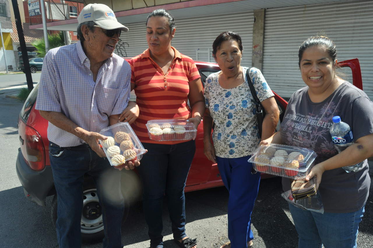 Laguneros abarrotan panadería por manteconcha. Noticias en tiempo real