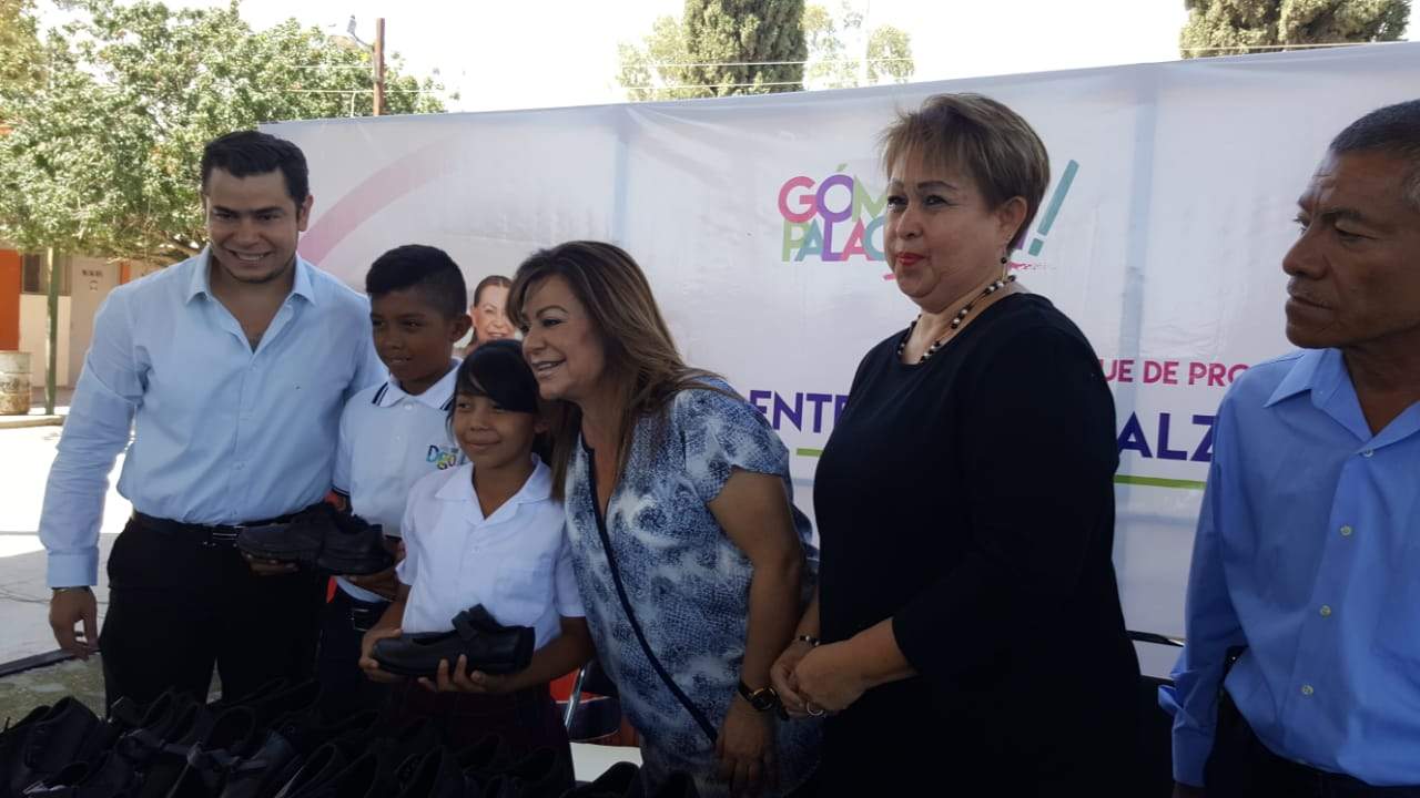 Inicia entrega gratuita de zapatos escolares en Gómez Palacio. Noticias en tiempo real
