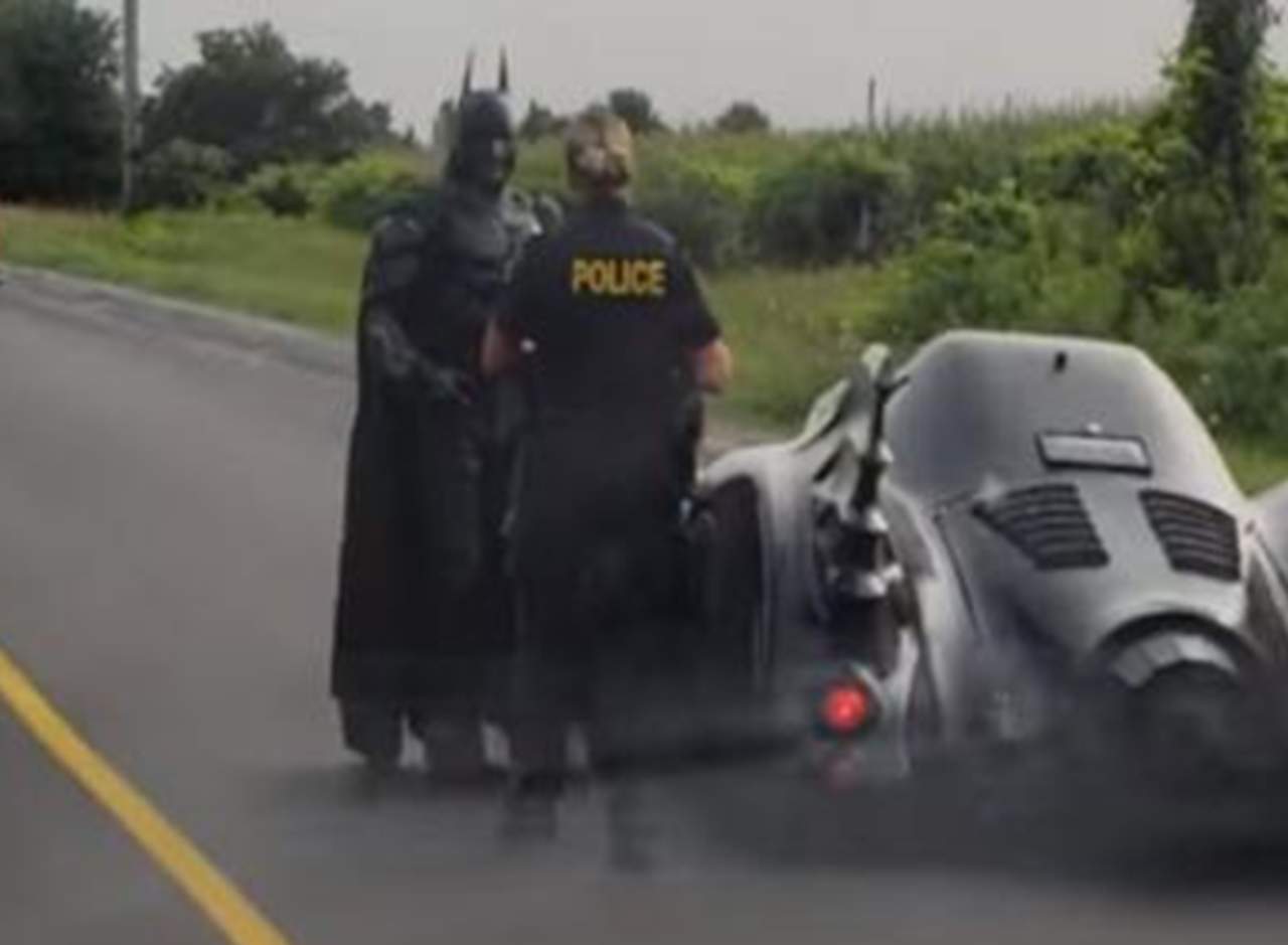 Detienen a Batman por exceder la velocidad con su Batimóvil. Noticias en tiempo real