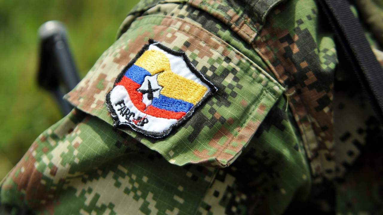 Ejército de Colombia entrega 50 tomos de información relacionada con FARC. Noticias en tiempo real
