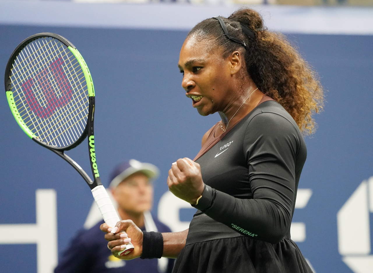 Serena Williams debuta con el pie derecho en Abierto de EU. Noticias en tiempo real