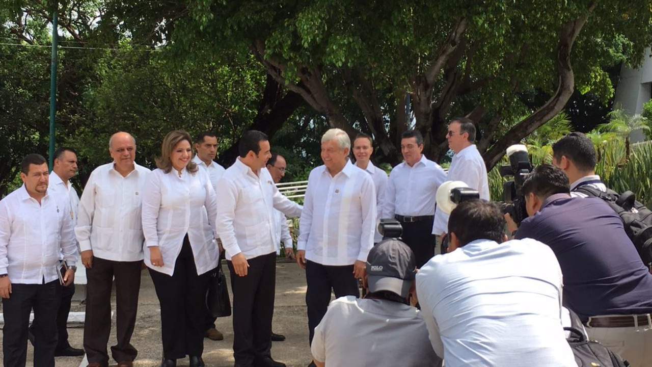 Se reúnen López Obrador y presidente de Guatemala. Noticias en tiempo real