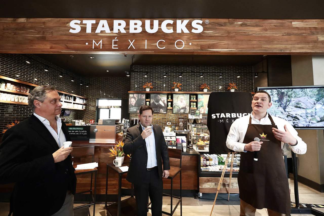Abren primer Starbucks operado por adultos mayores en México. Noticias en tiempo real