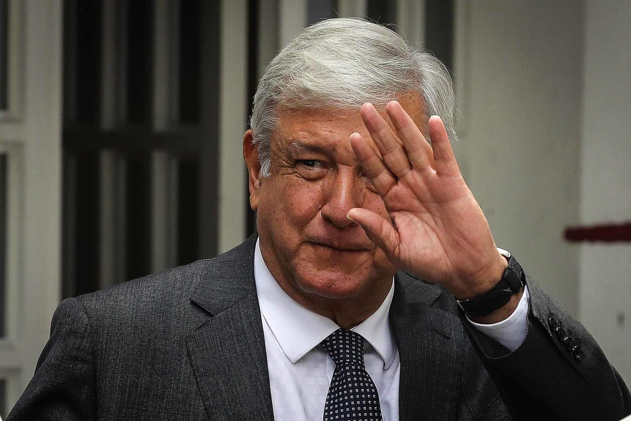 Telefonistas entregan a AMLO su agenda digital por México. Noticias en tiempo real