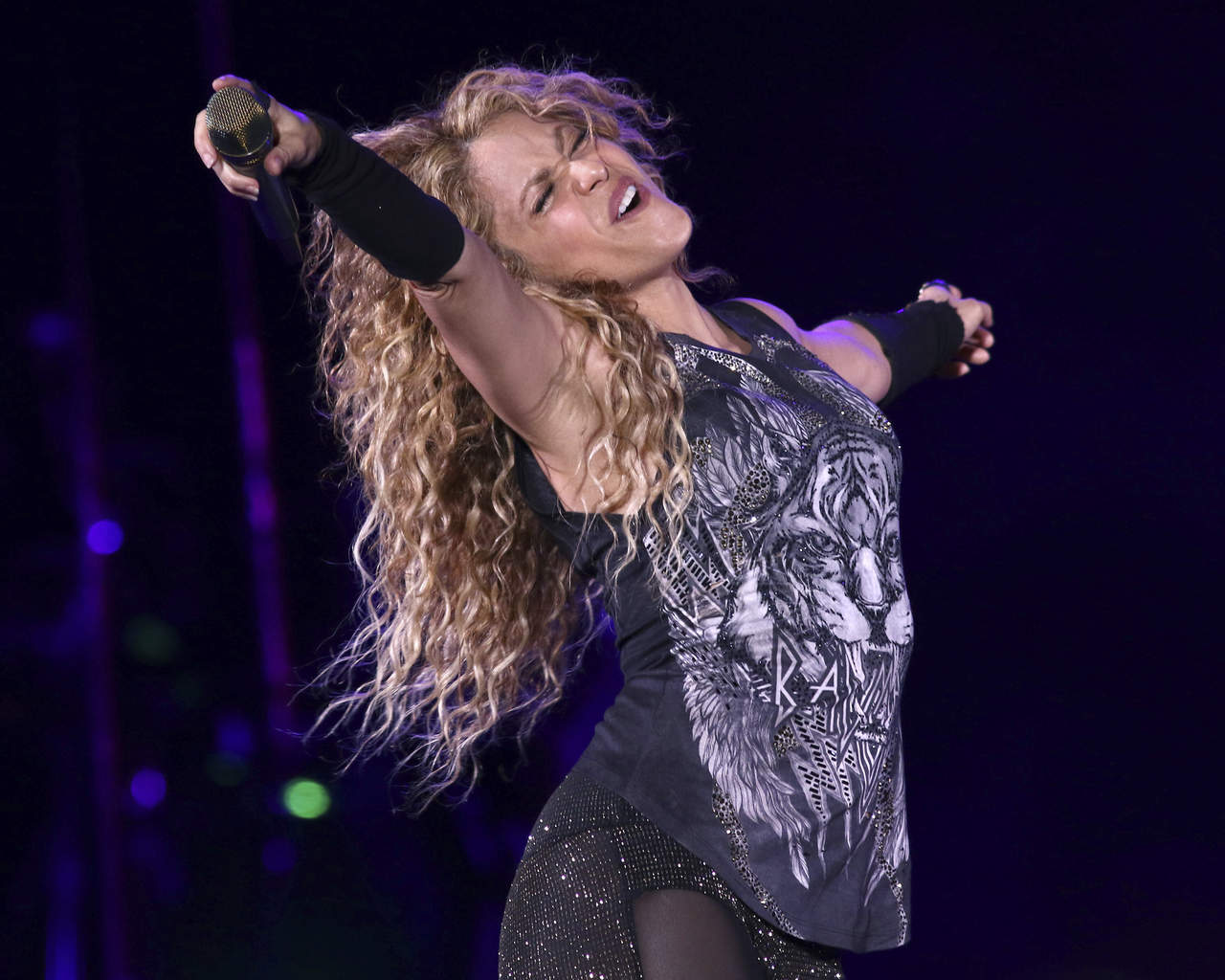 Shakira vuelve a posponer un show. Noticias en tiempo real