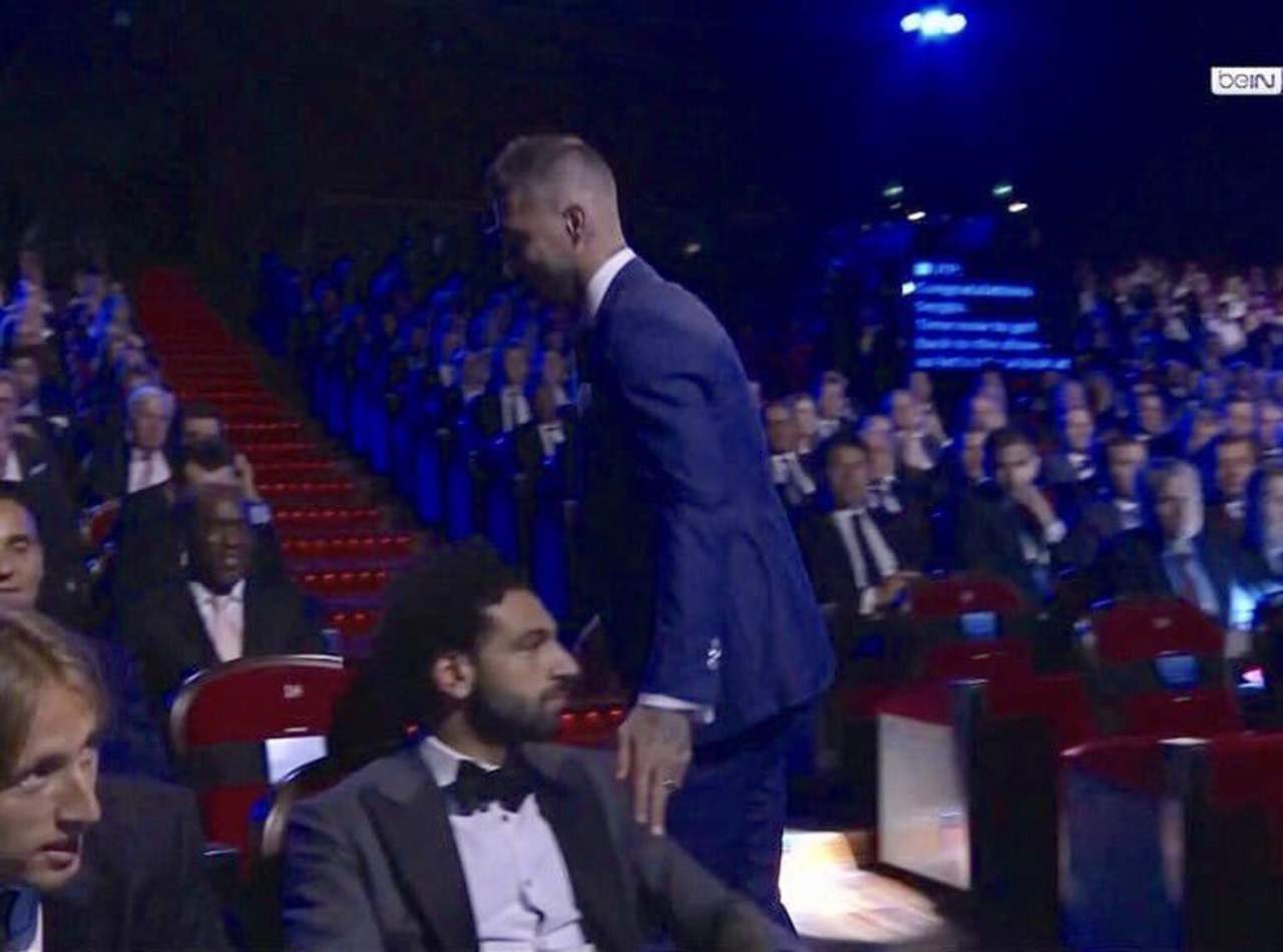 VIDEO: Salah ignora saludo de Sergio Ramos. Noticias en tiempo real