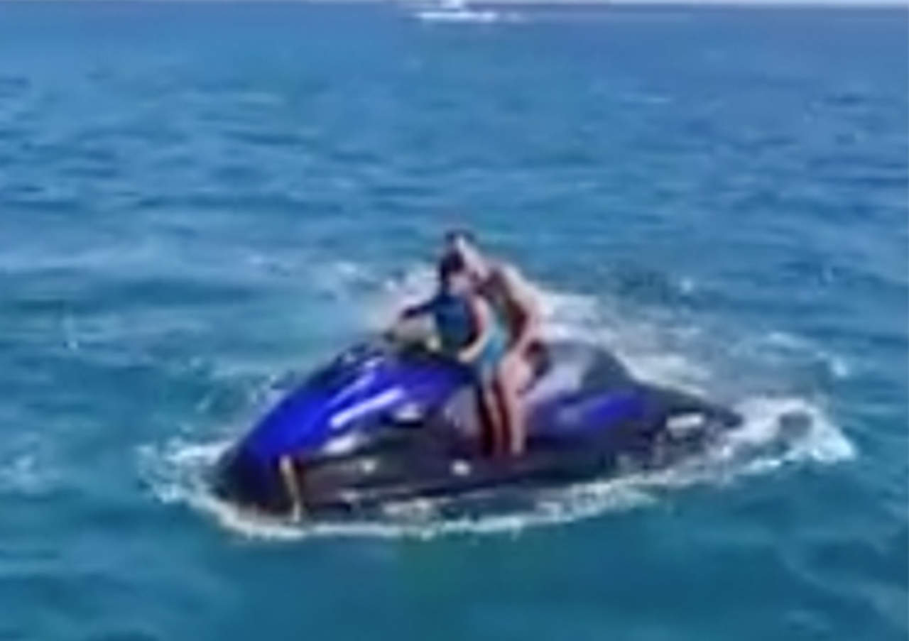VIDEO: Moto acuática explota con dos personas a bordo. Noticias en tiempo real