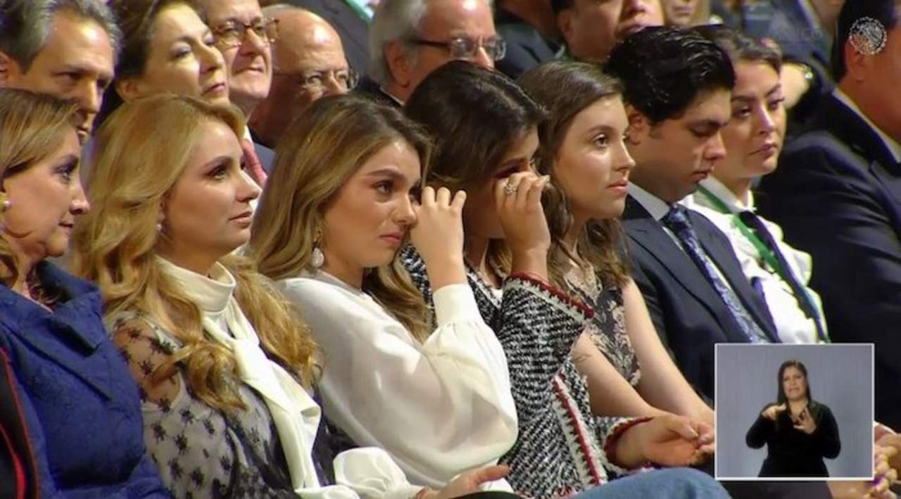 Angélica Rivera e hijas lloran en Informe de Peña Nieto. Noticias en tiempo real
