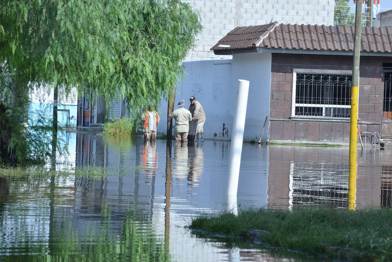 Siempre es lo mismo cuando llueve, dicen vecinos con casas inundadas. Noticias en tiempo real