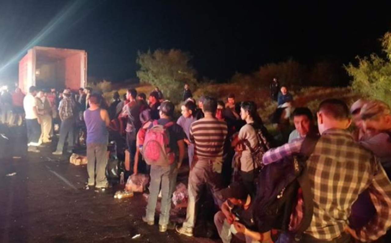 Rescatan a 119 migrantes de tráiler en Nuevo León. Noticias en tiempo real