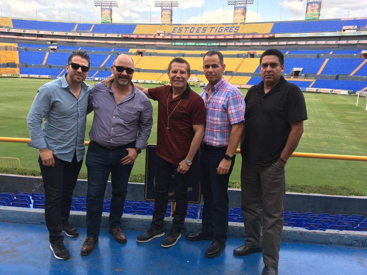 César Chávez visita el estadio de Tigres. Noticias en tiempo real