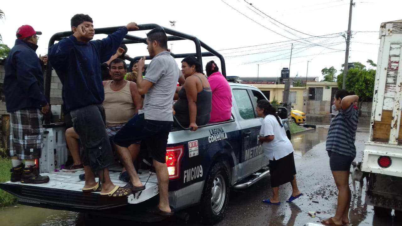 Sigue evacuación de familias en la Santiago Ramírez. Noticias en tiempo real