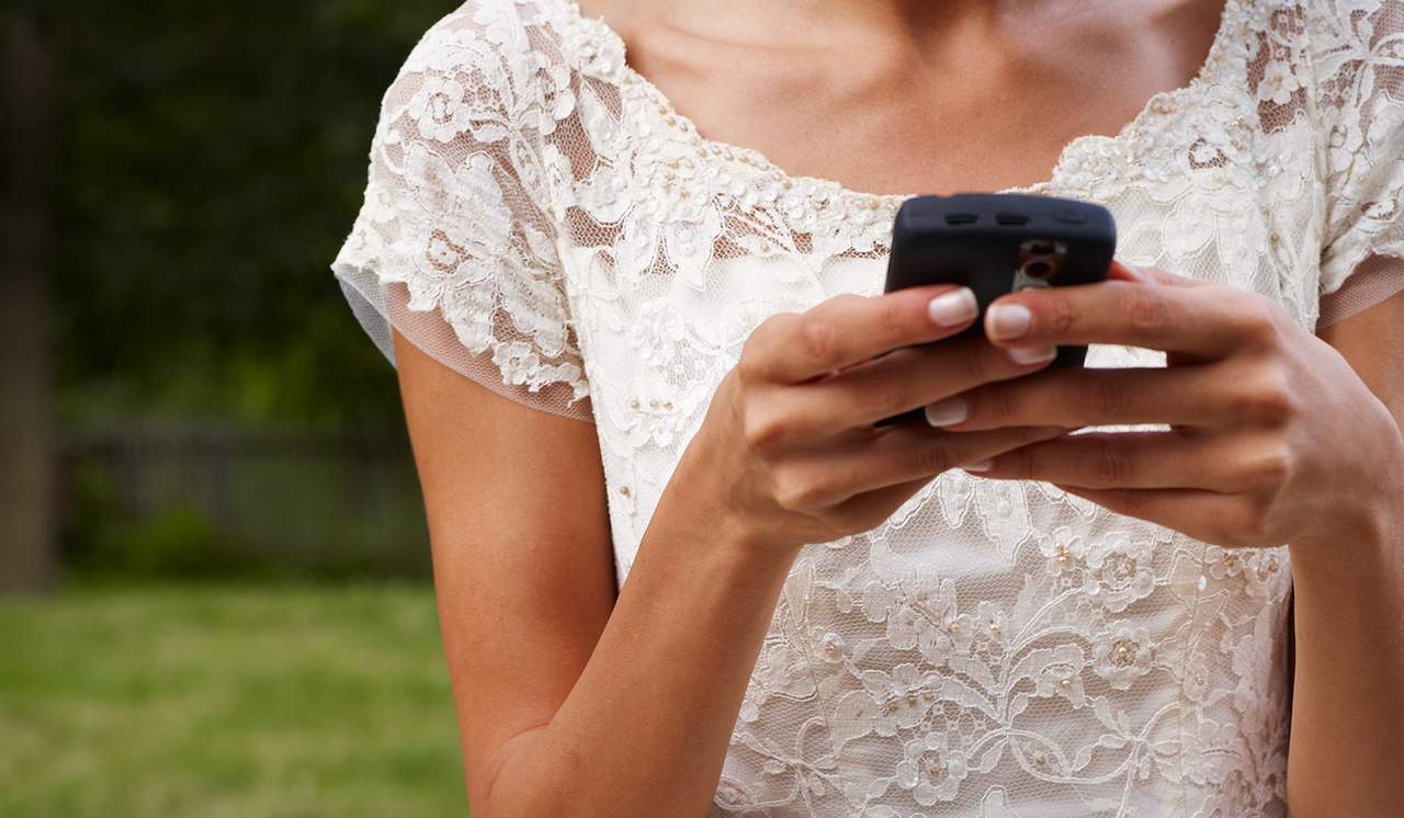 Deja plantada a su novia en la boda ‘por ser adicta a WhatsApp’. Noticias en tiempo real