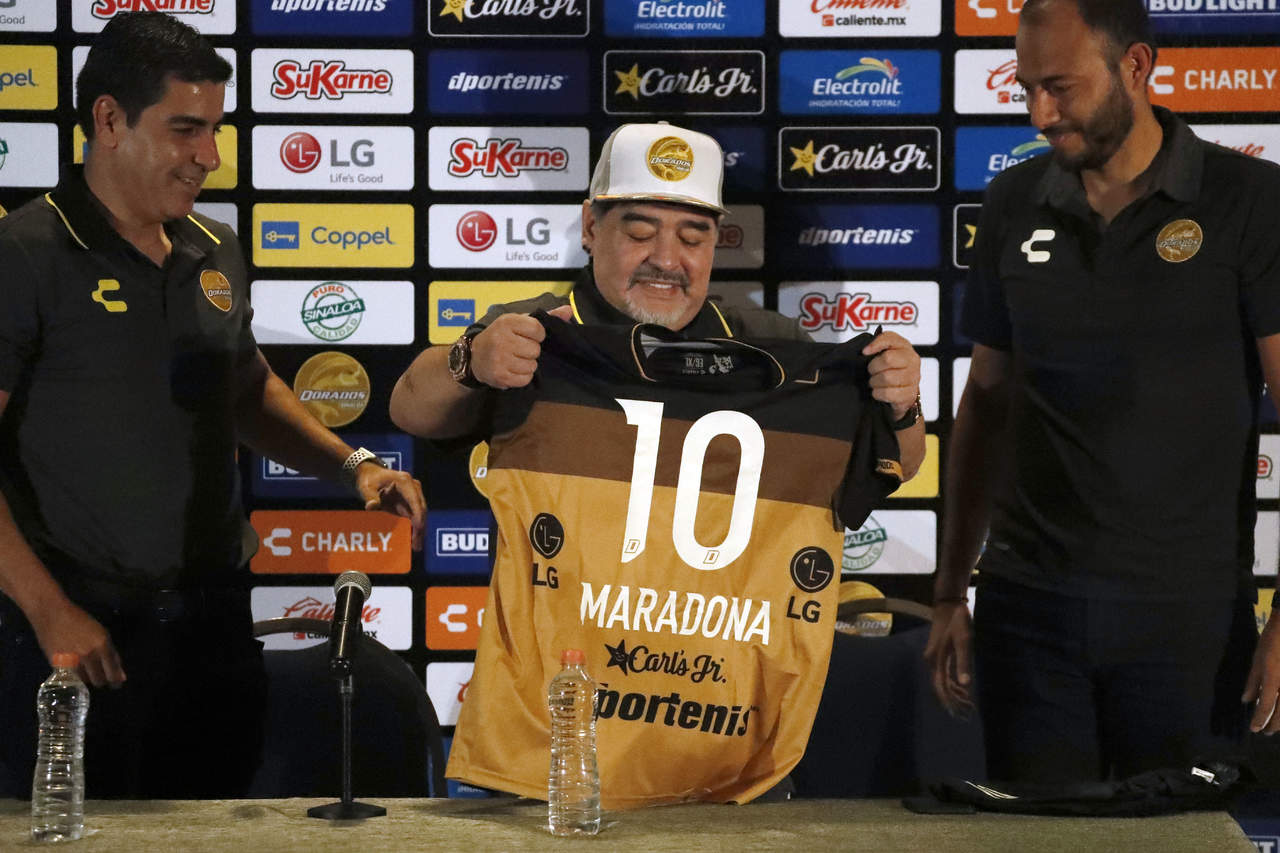 Presentan a Maradona con Dorados; no vengo de vacaciones, dice. Noticias en tiempo real