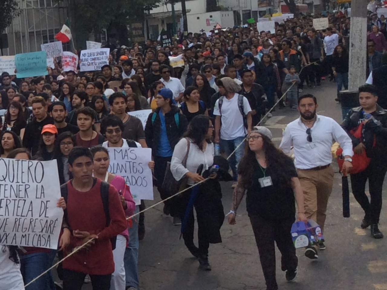 Estudiantes de UAEM marchan contra inseguridad y feminicidios. Noticias en tiempo real