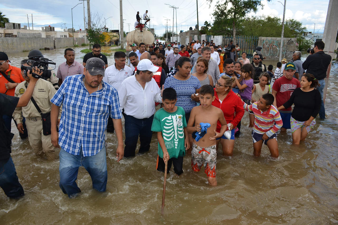 Brindan apoyo a afectados de colonia Santa Sofía. Noticias en tiempo real