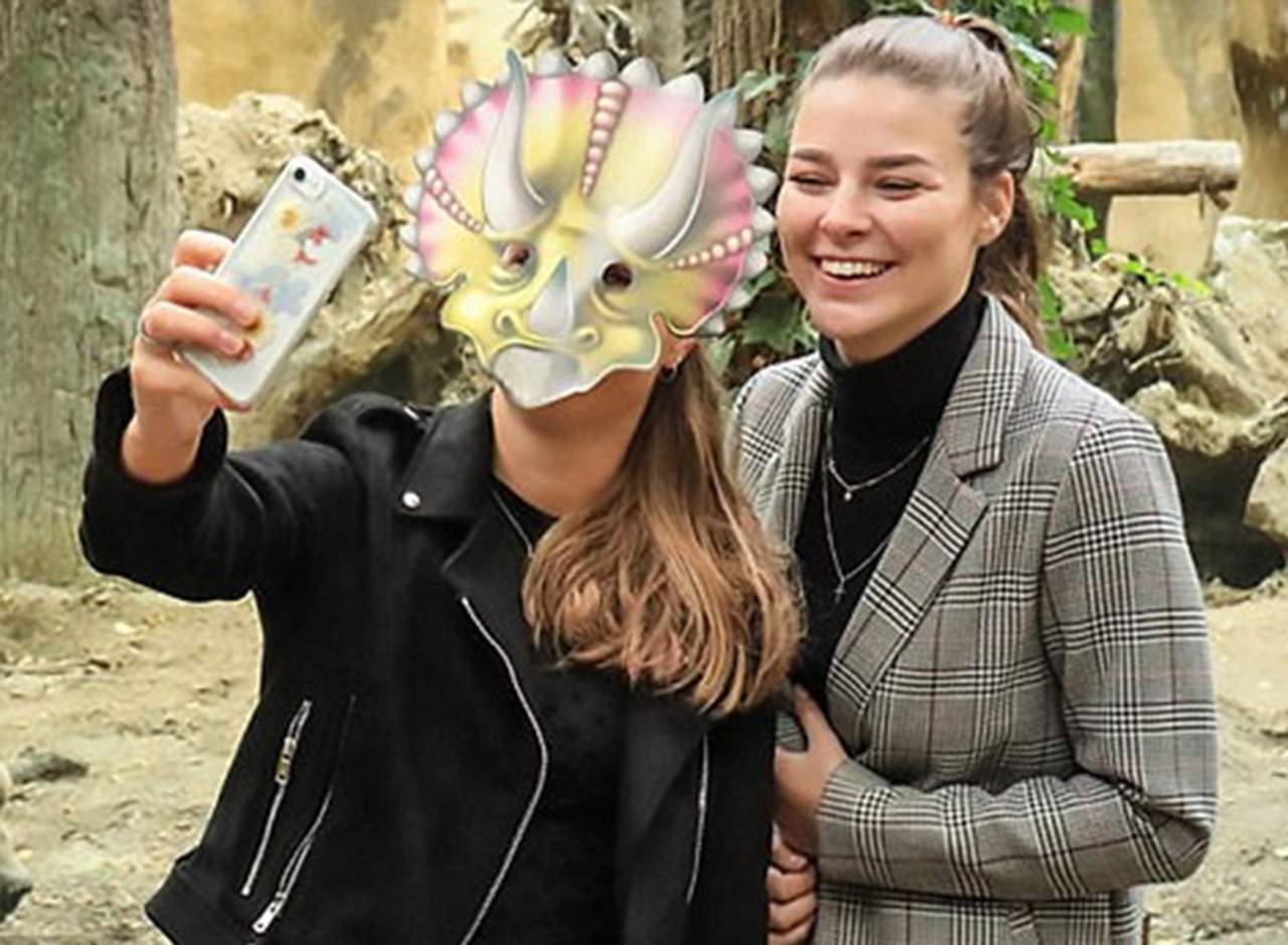 Zoológico ofrece máscaras para no salir en las selfies de otros. Noticias en tiempo real