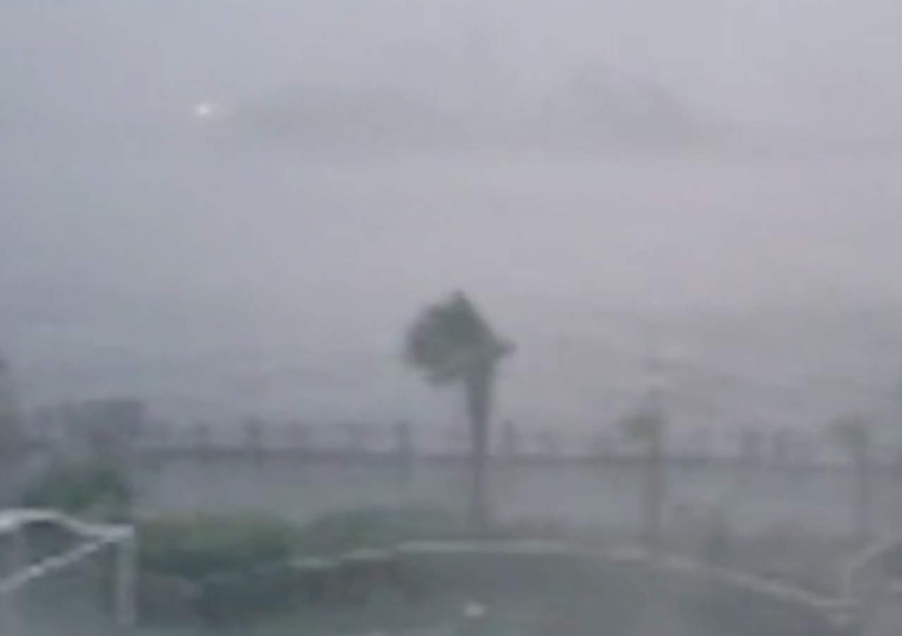 VIDEO: La fuerza del huracán Florence y sus daños. Noticias en tiempo real