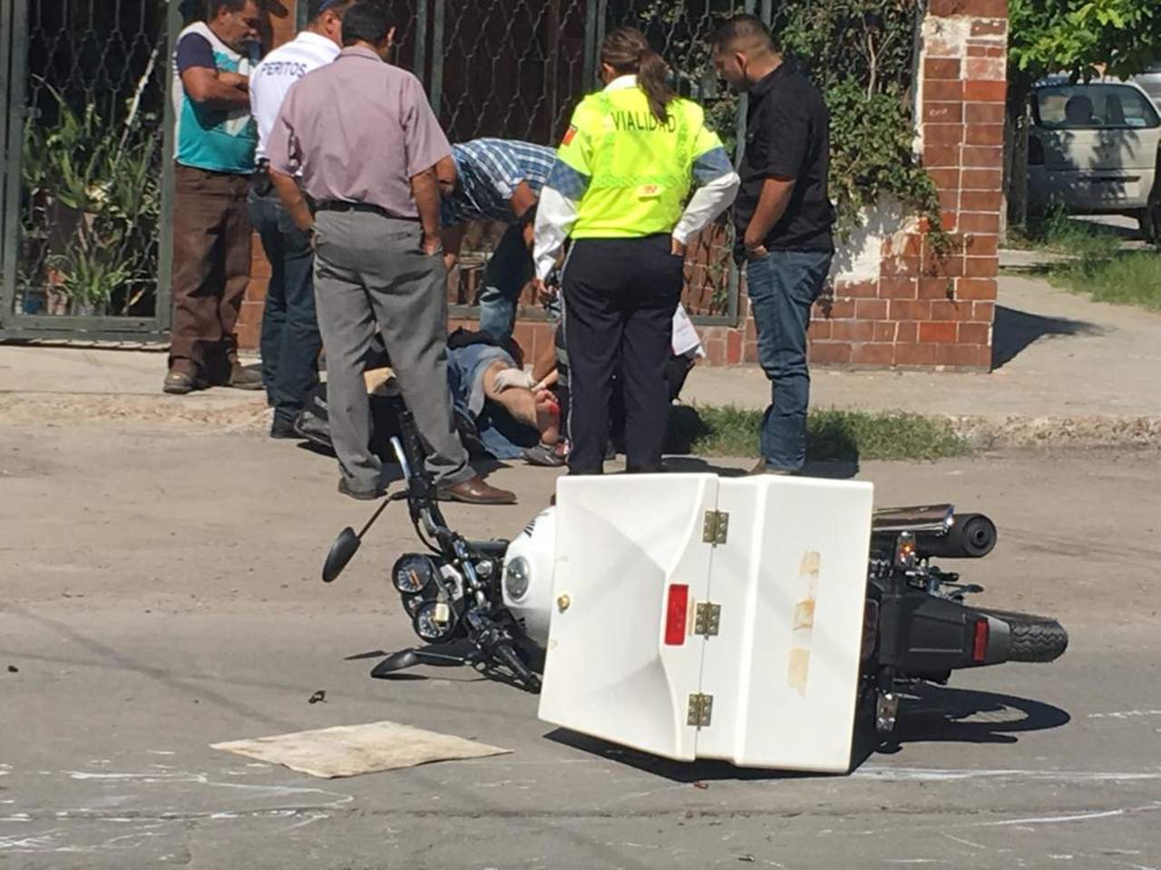 Accidente en Torreón deja un motociclista lesionado. Noticias en tiempo real