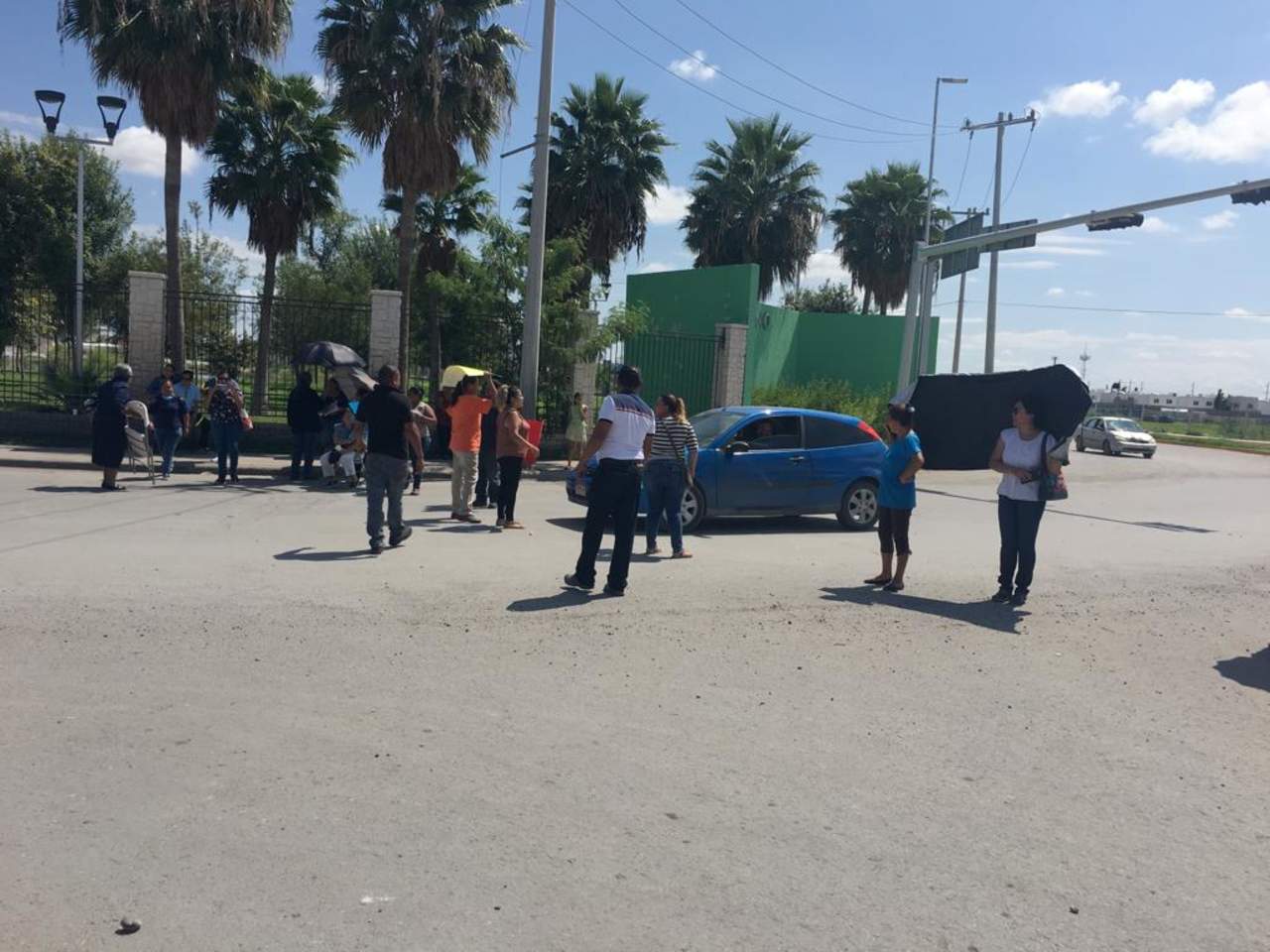 Manifestantes piden atención en la secundaria Elsa Hernández de Torreón. Noticias en tiempo real
