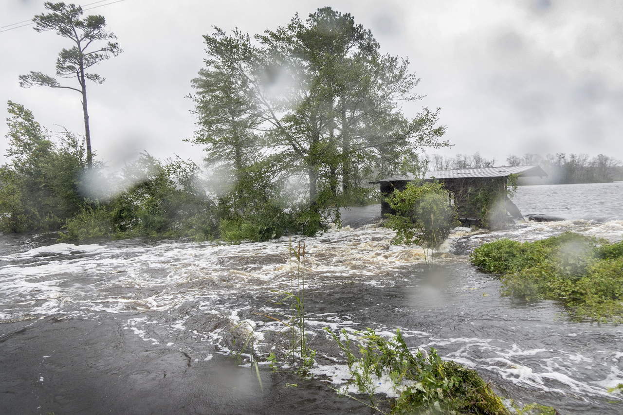 Florence deja ya 11 muertos y lluvias que desbordan ríos en EU. Noticias en tiempo real