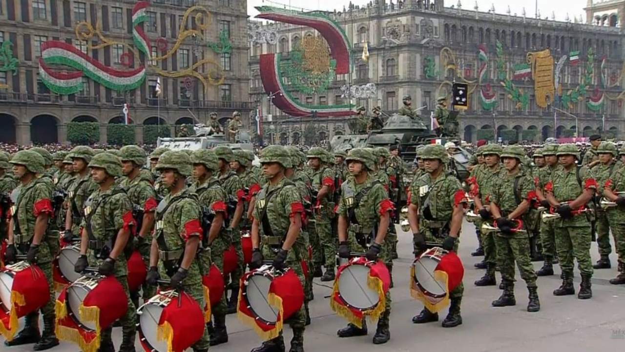 Desfilan militares por 208 aniversario de la Independencia. Noticias en tiempo real
