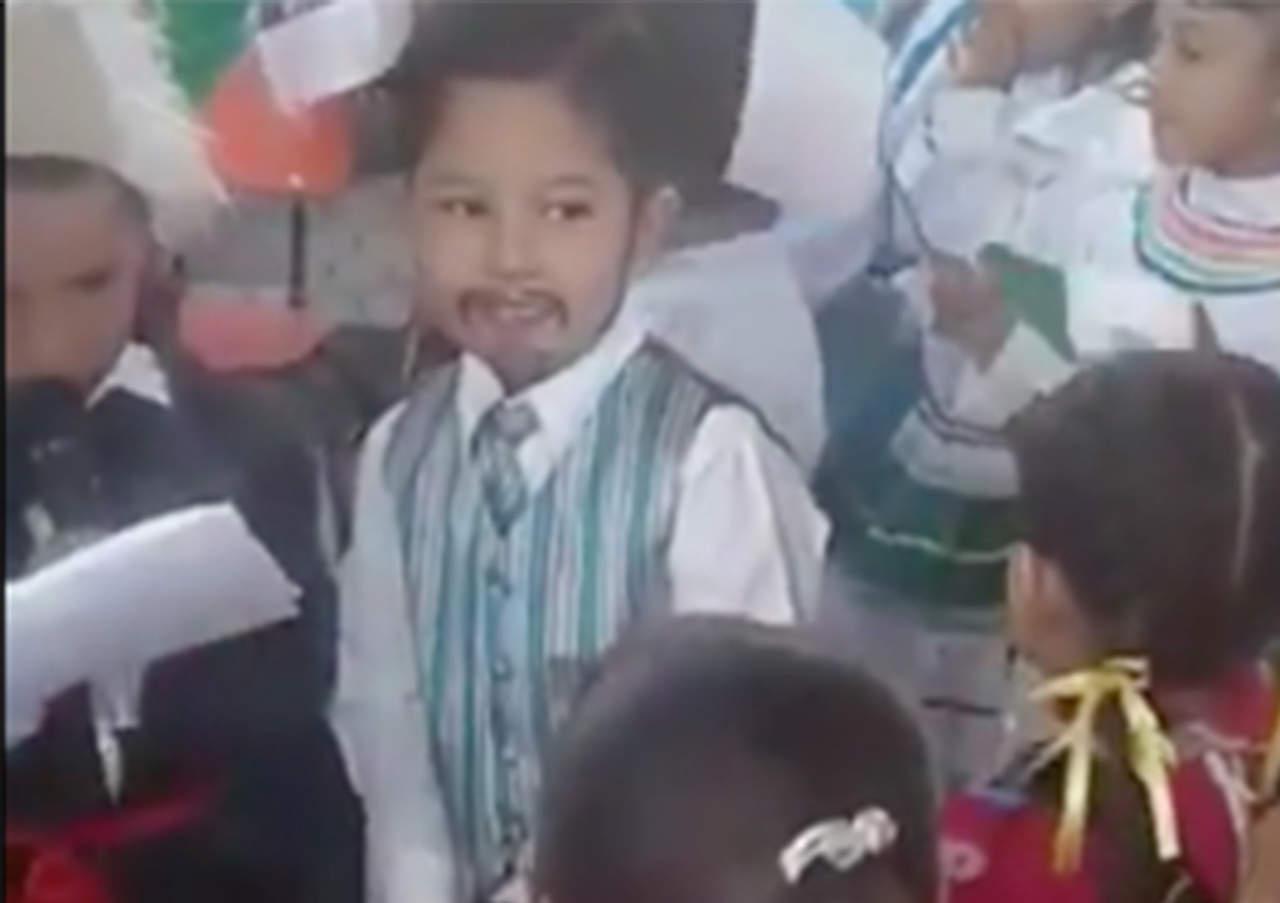 ¡Viva el Cruz Azul!, grita niño durante grito de Independencia. Noticias en tiempo real