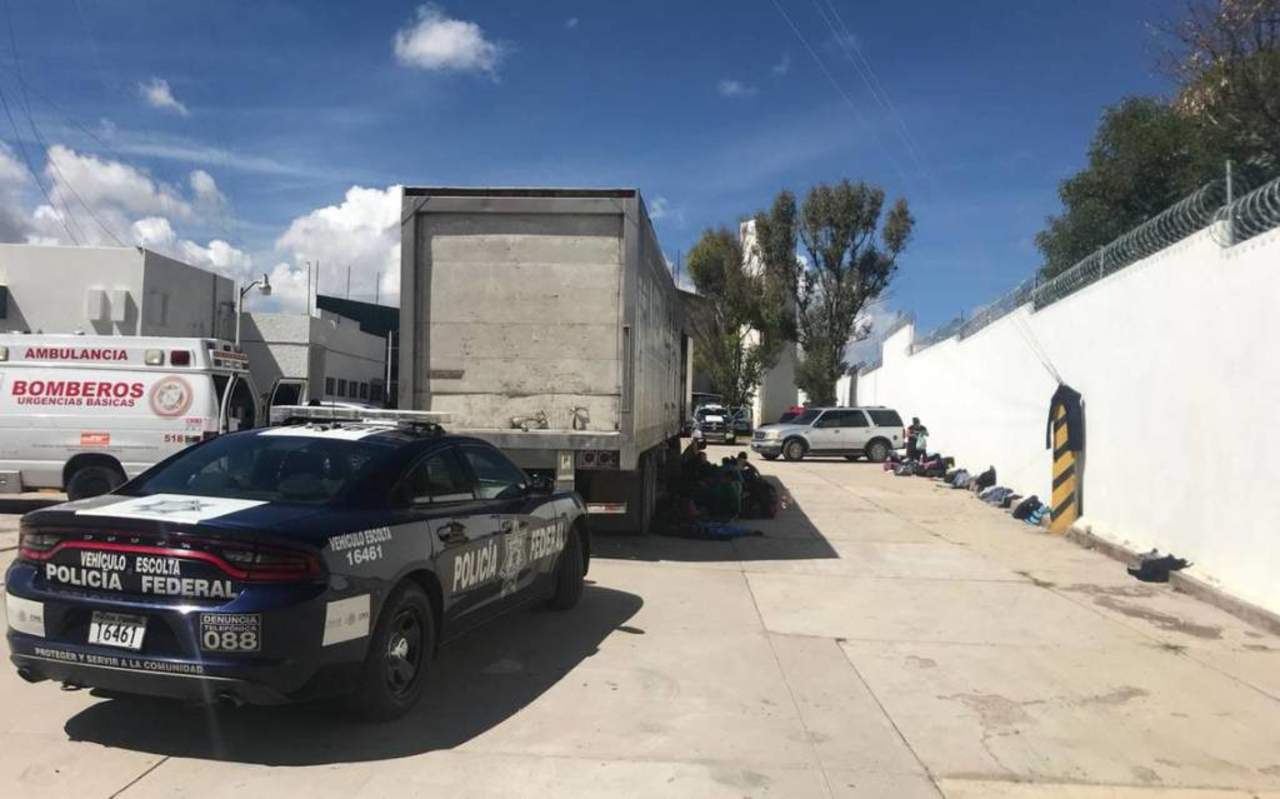 Rescatan a 146 migrantes en un tráiler en Zacatecas. Noticias en tiempo real