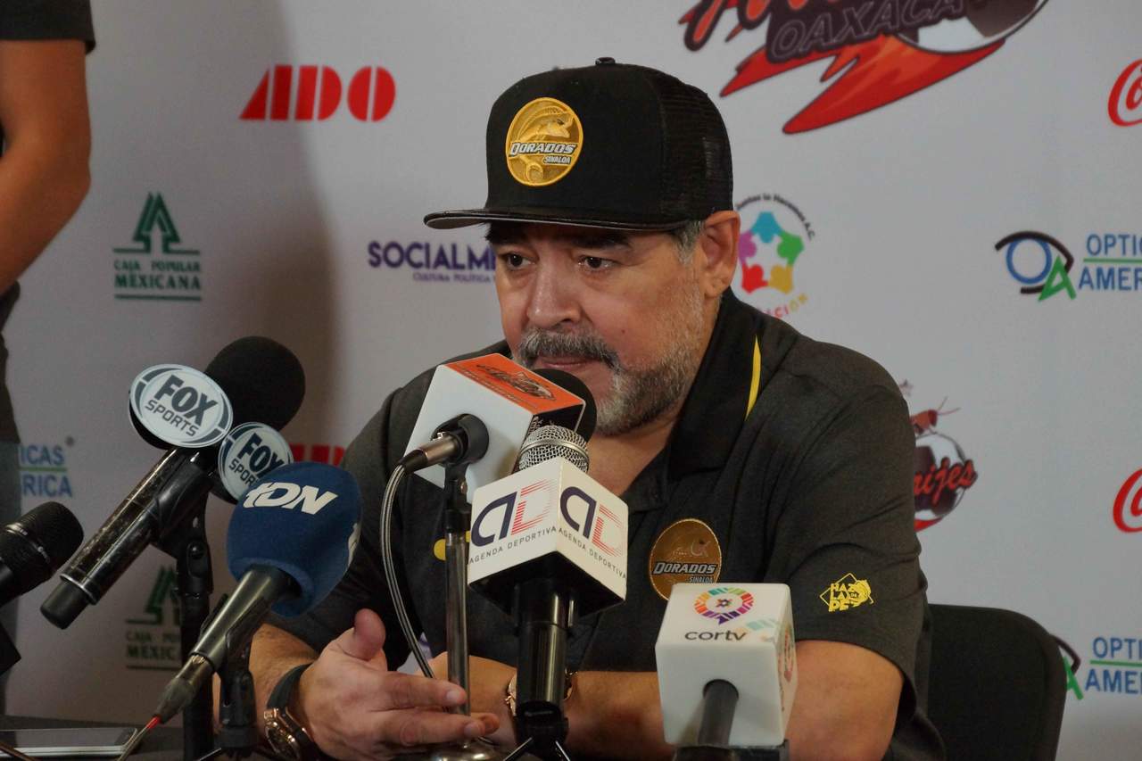 Maradona, descontento con labor arbitral ante Alebrijes. Noticias en tiempo real