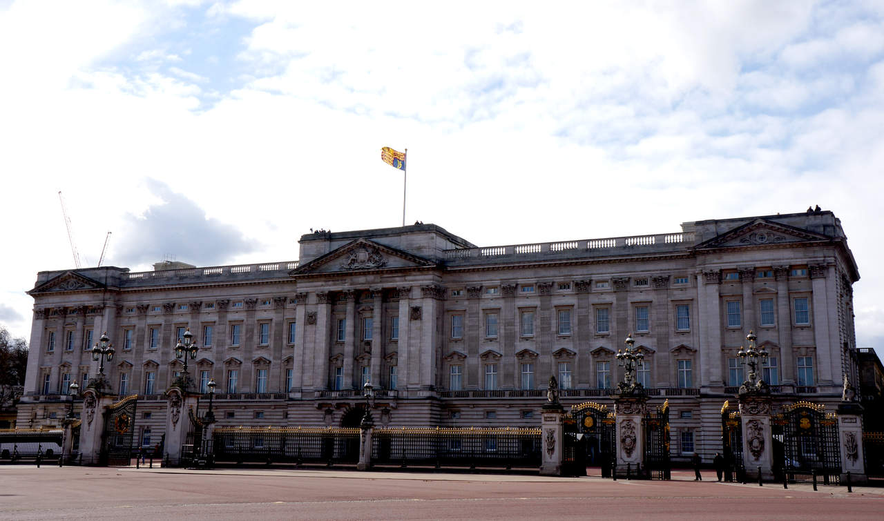 Detienen a hombre armado cerca del Palacio de Buckingham. Noticias en tiempo real
