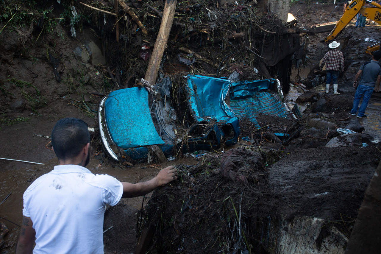 Confirman cinco fallecidos por desbordamiento en Michoacán. Noticias en tiempo real