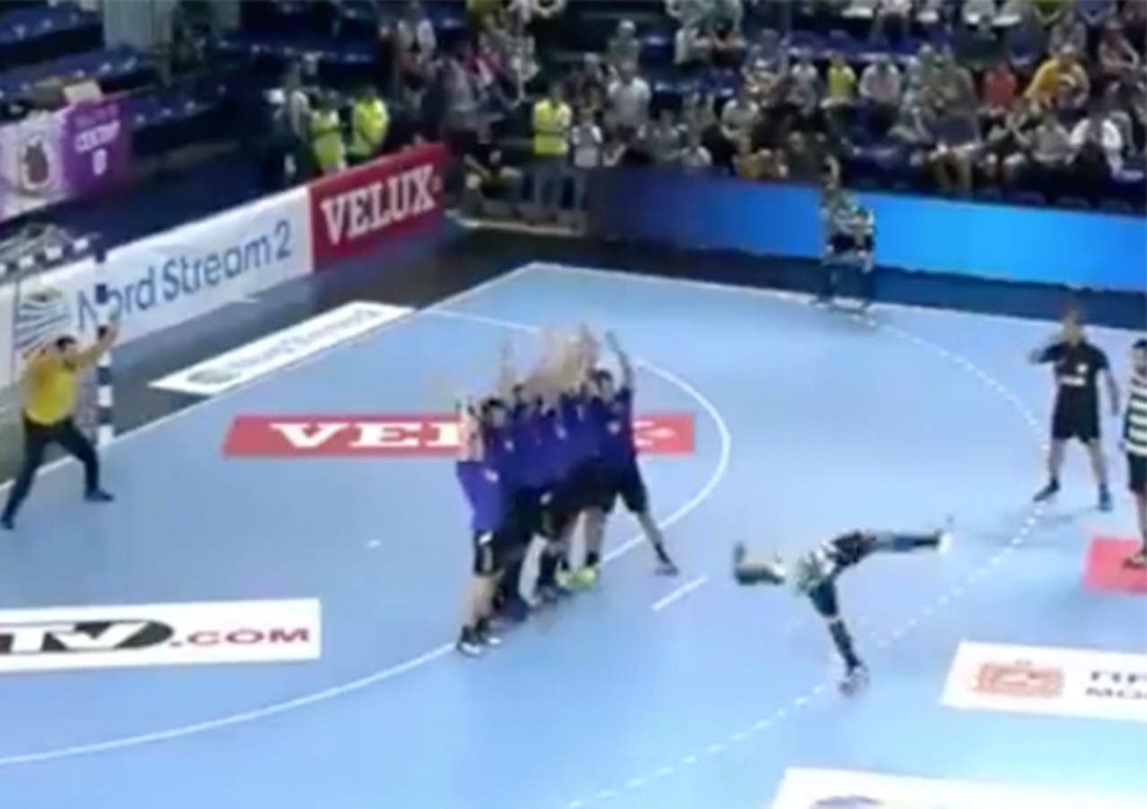 El impresionante gol durante un partido de handball. Noticias en tiempo real