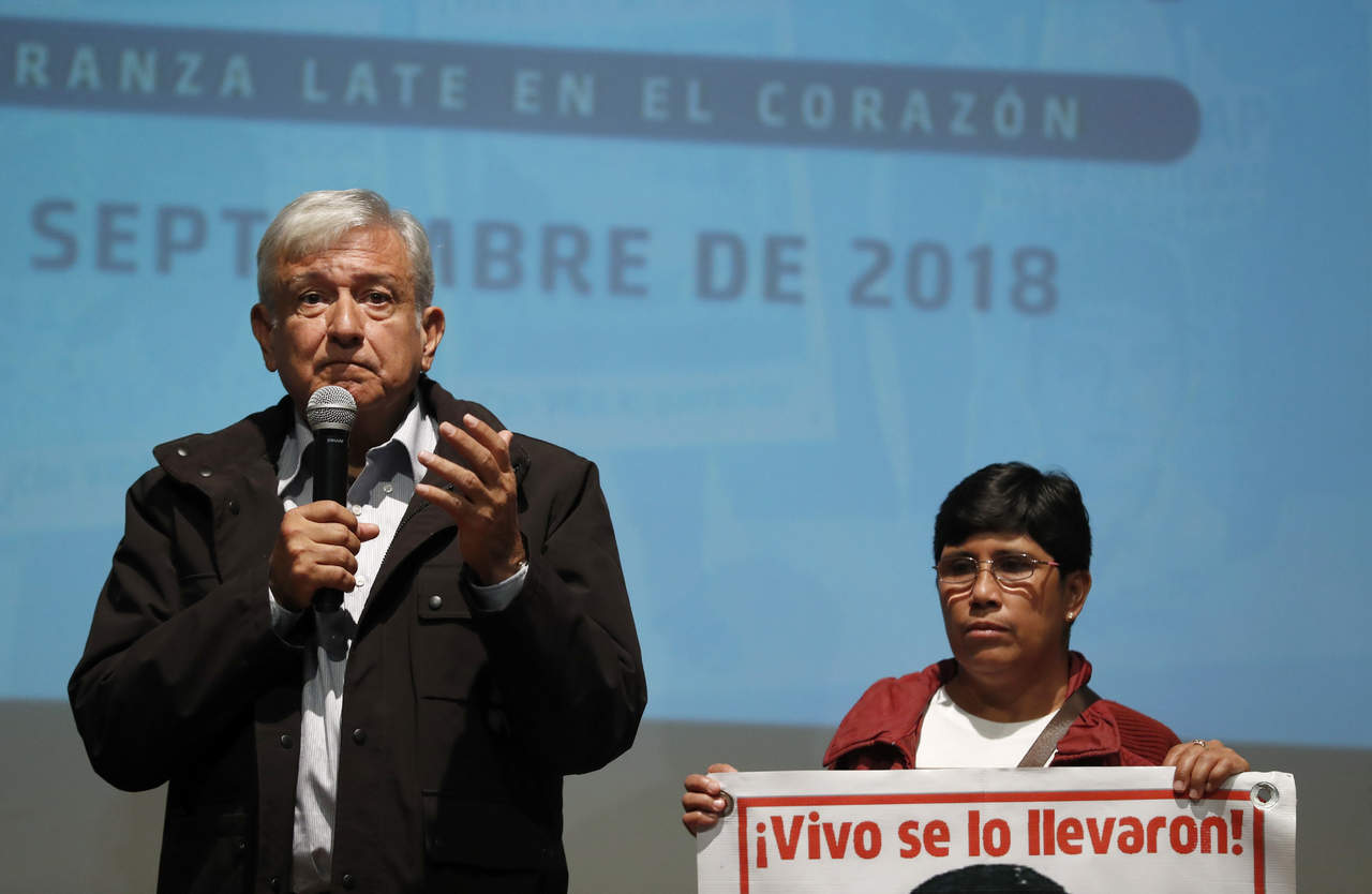 Fija AMLO compromisos con padres de los desaparecidos. Noticias en tiempo real