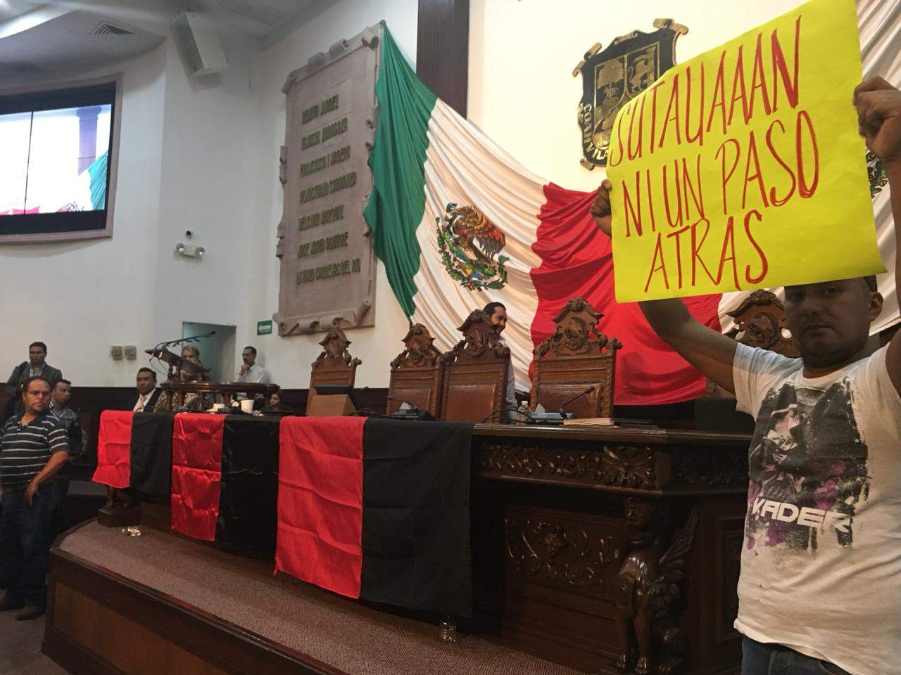 Condenan en Torreón desalojo de maestros del Palacio Legislativo. Noticias en tiempo real