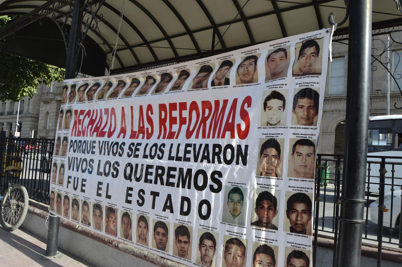 Recuerdan a los 43 normalistas en Torreón. Noticias en tiempo real
