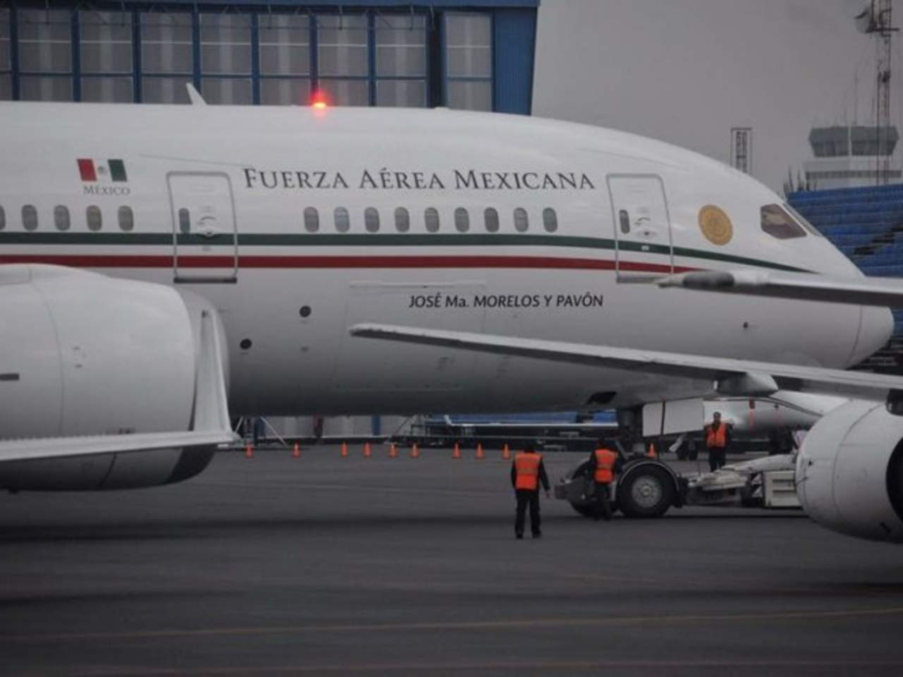 Por falla en avión presidencia, EPN regresará a México en distinta aeronave. Noticias en tiempo real