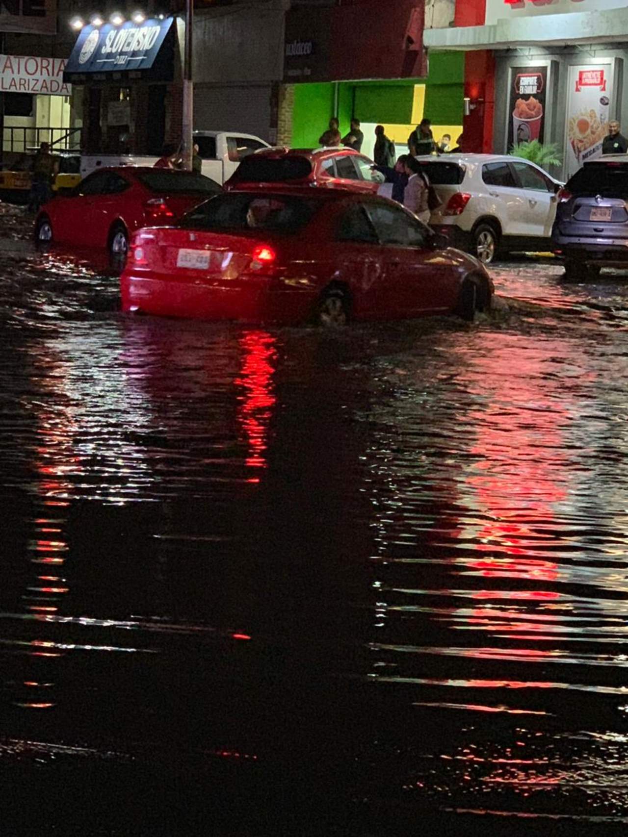 Reportan inundación por lluvias en Guadalajara. Noticias en tiempo real