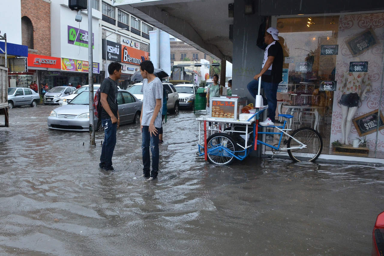 Comercios reportan pérdidas por 20 mdp tras lluvias. Noticias en tiempo real