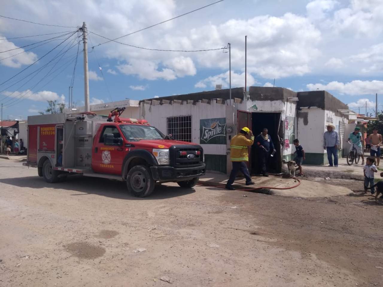 Se incendia tienda de abarrotes en Torreón. Noticias en tiempo real