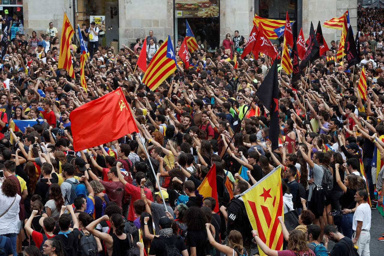 Independentistas catalanes se manifiestan a un año del referéndum. Noticias en tiempo real