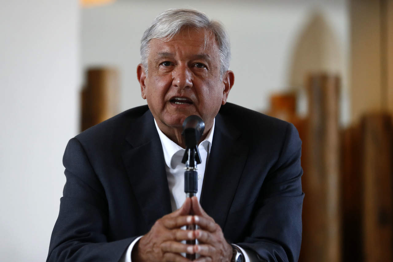 AMLO se compromete a modernizar refinería de Salamanca. Noticias en tiempo real