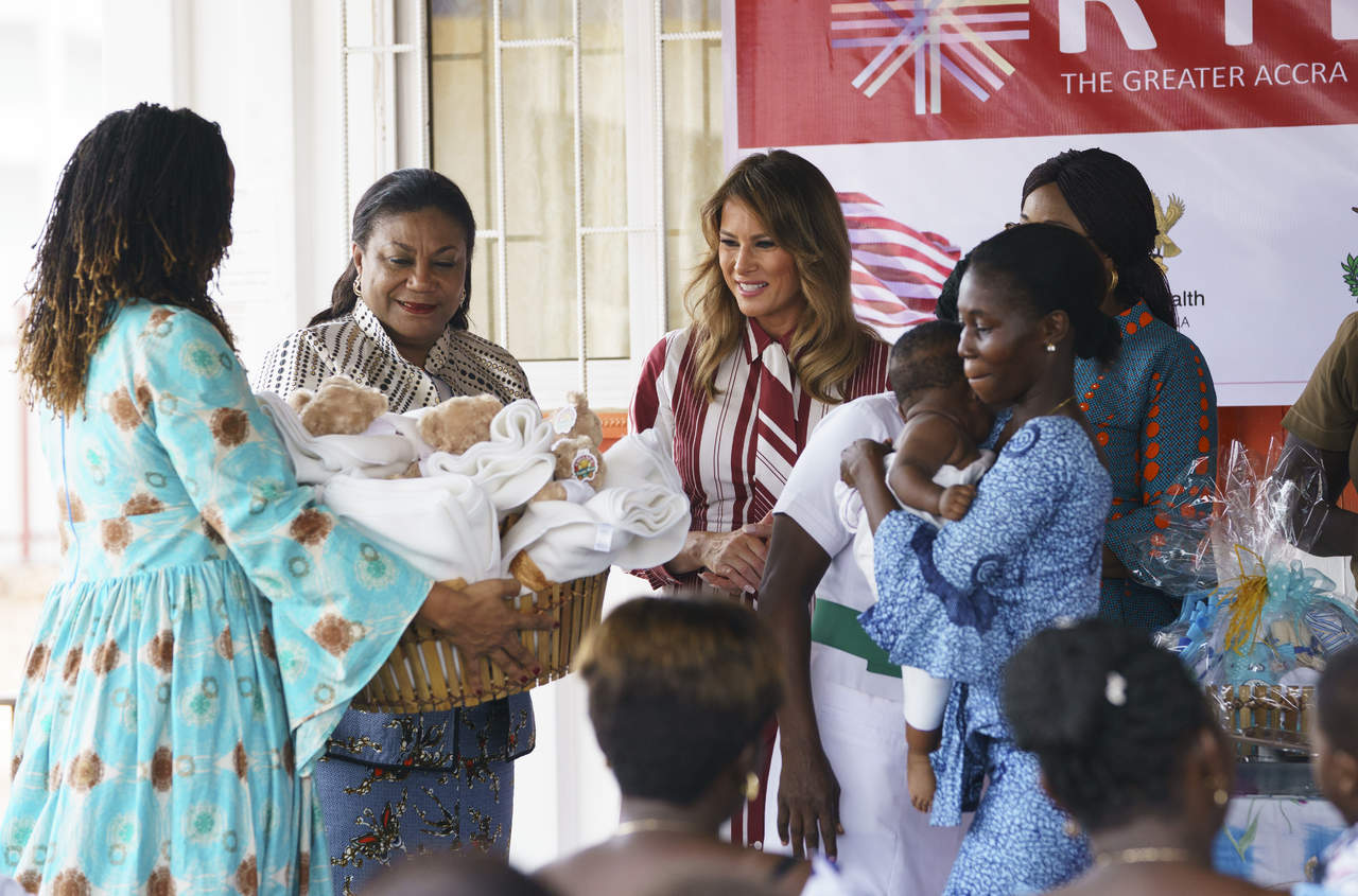 Inicia Melania Trump gira por África; llega a Ghana. Noticias en tiempo real