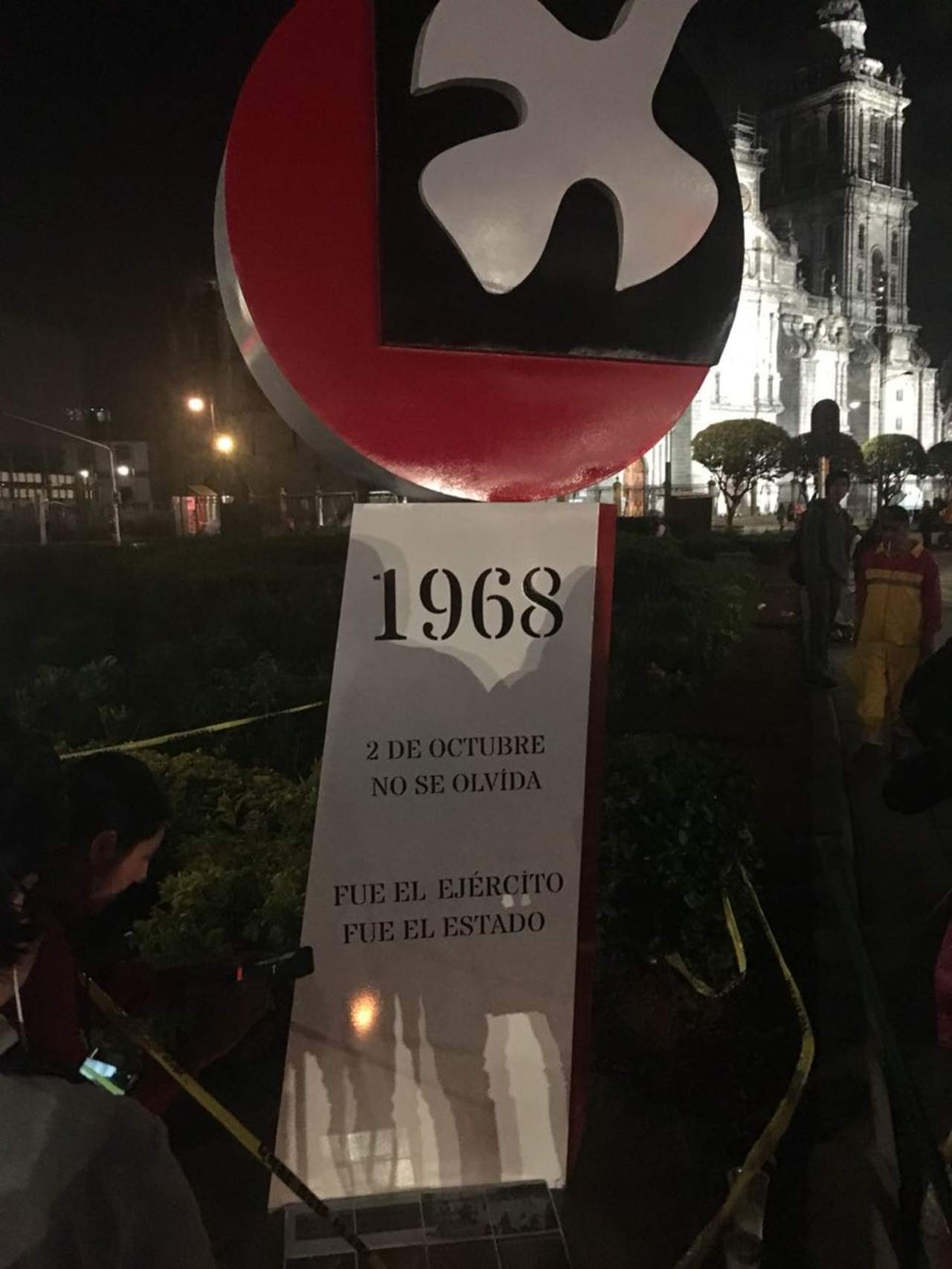 Instalan antimonumento del 68 en inmediaciones del Zócalo. Noticias en tiempo real