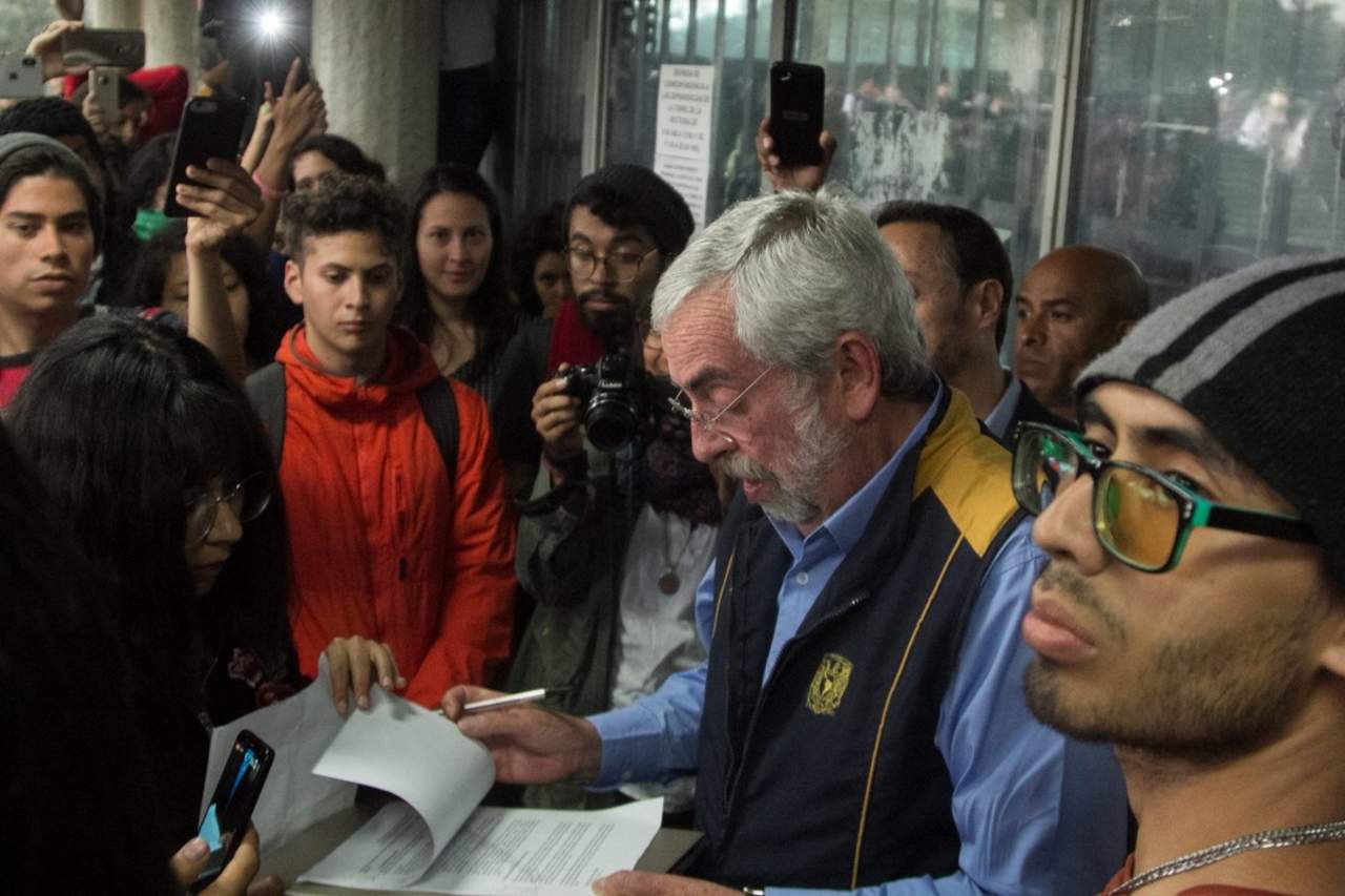 Rector de la UNAM recibe pliego petitorio de alumnos. Noticias en tiempo real