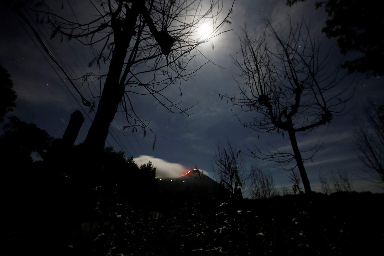 Volcán de Fuego de Guatemala tiene 10 explosiones. Noticias en tiempo real